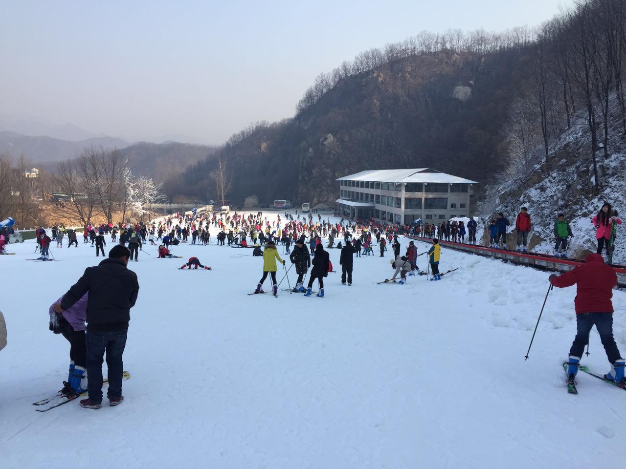 河南平頂山大峽谷滑雪場游樂場成功開幕，河北迪特加油助威