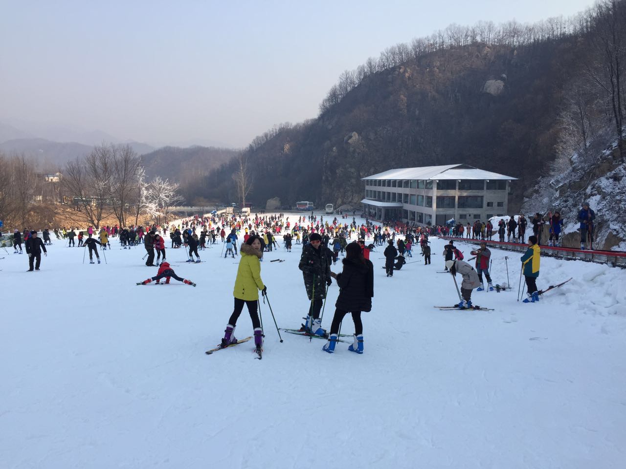 河南平頂山大峽谷滑雪場游樂場成功開幕，河北迪特加油助威